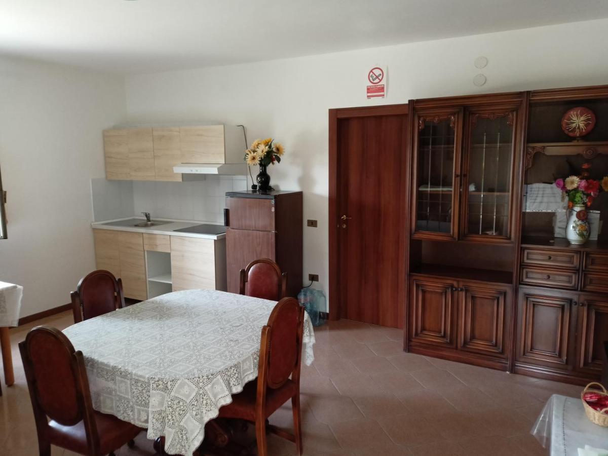 Da Angela - Camere Con Bagno Privato A Foligno Vicino Al Centro エクステリア 写真